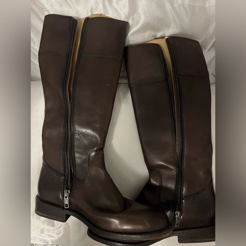 Frye 100% leather  Women’s tall Frye boots in Great condition!